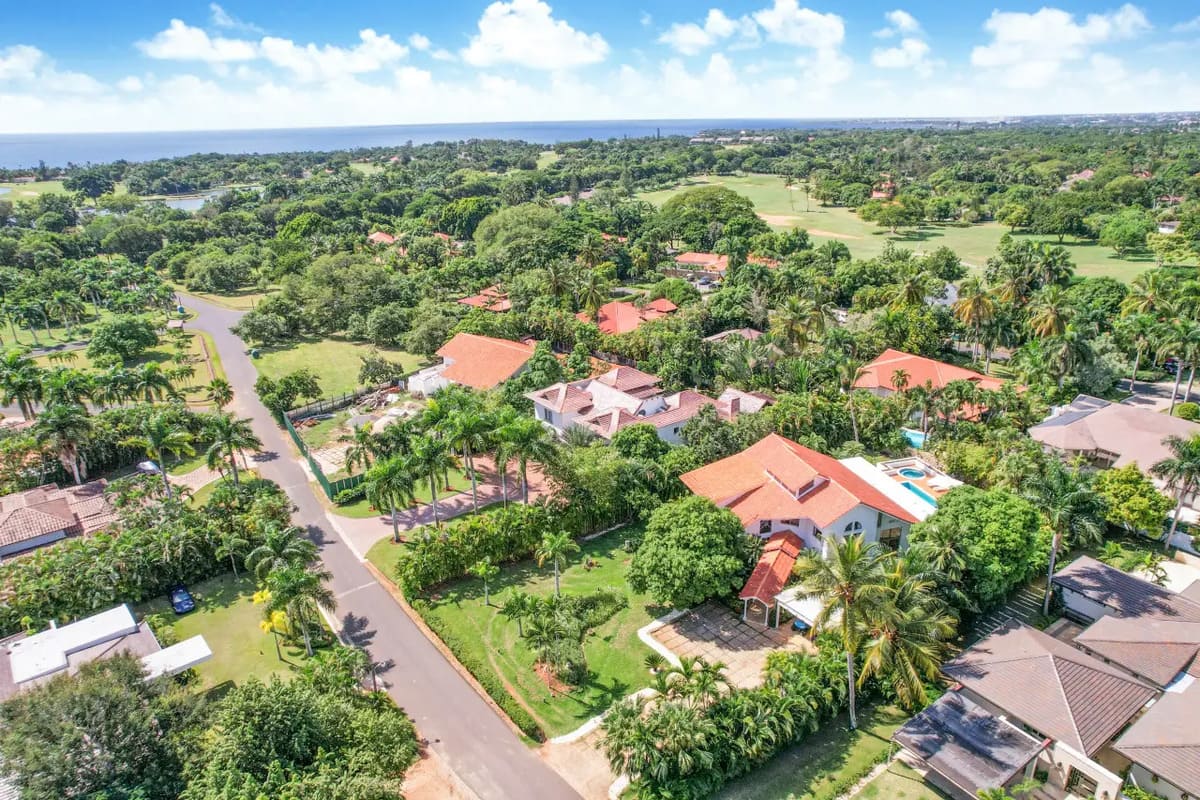 luxury-villa-vacation-rent-vivero-13-casa-de-campo (11)